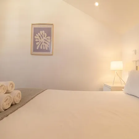 Apartmán By The Palace - Ajuda *