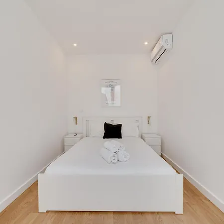 Apartmán By The Palace - Ajuda