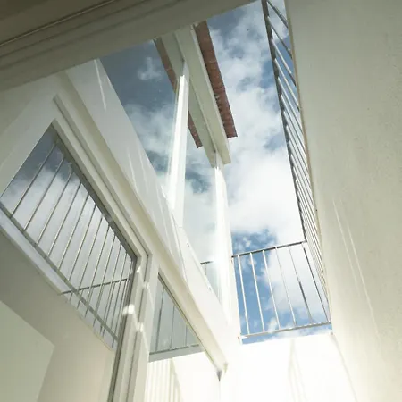 By The Palace - Ajuda Лісабон