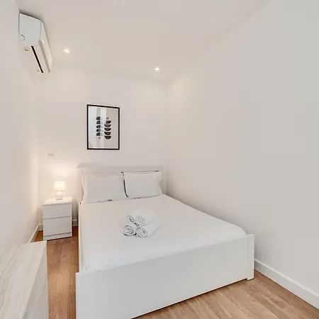 By The Palace - Ajuda * Лісабон