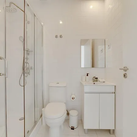 By The Palace - Ajuda Лісабон